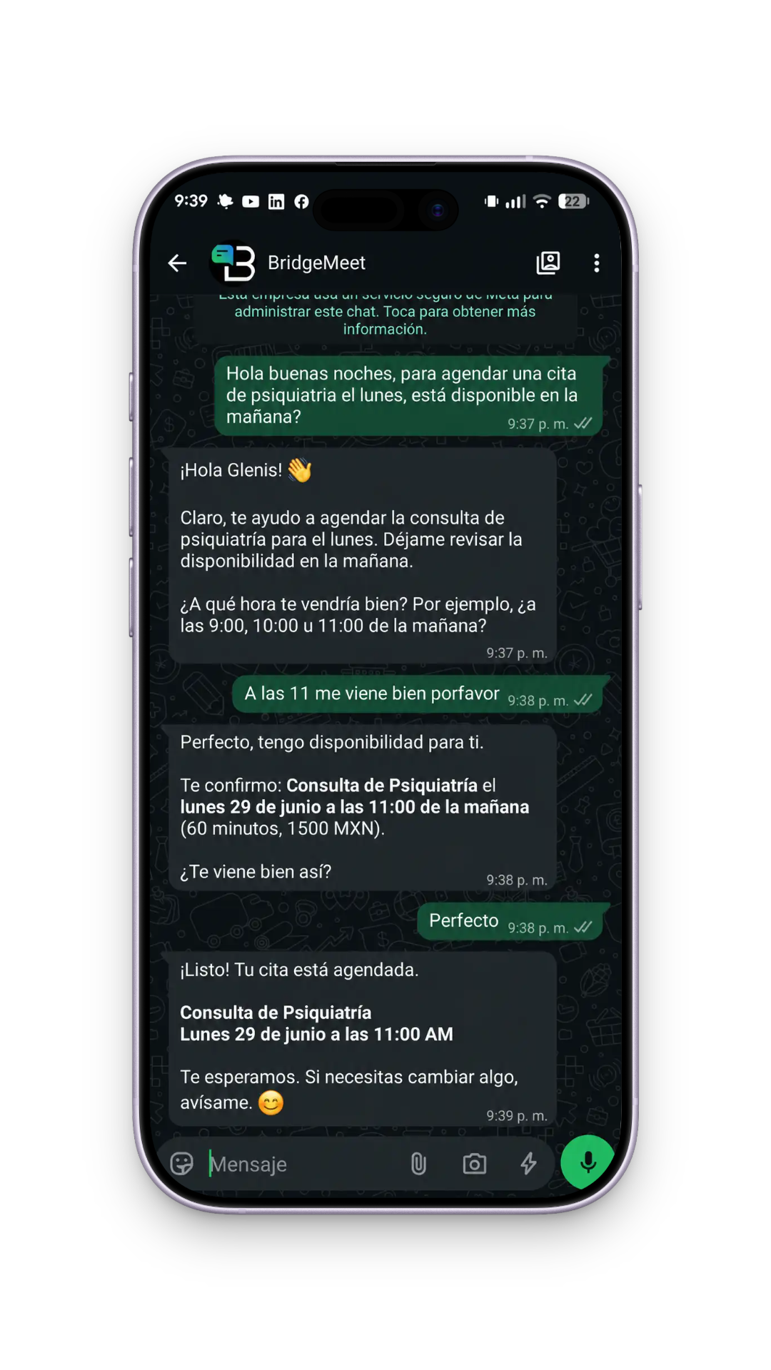 Dueña de una clínica viendo cómo su agenda se llena sola por WhatsApp